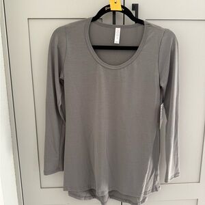 LuLaRoe Lynnae (Women's Gray Long Sleeve Top)